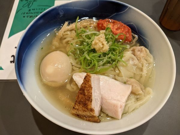 「特製塩ラーメン1100円」@黄金拉麺 鶏のおかげ 八王子みなみ野店の写真