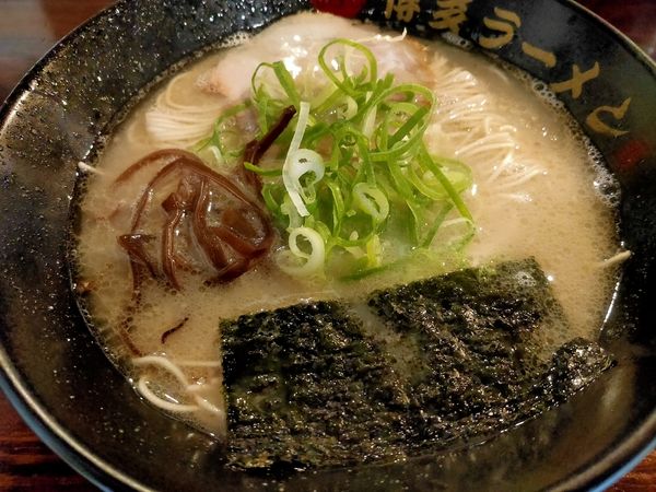 「博多ラーメン 680円」@博多ラーメン つるの写真