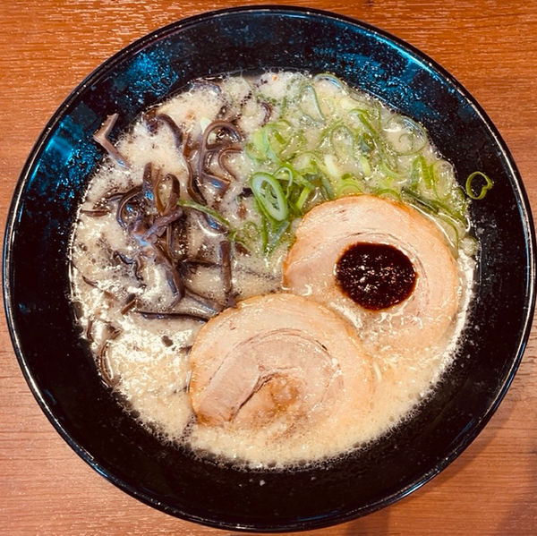 「赤ダレとんこつラーメン」@元祖中洲屋台ラーメン 一竜 伊勢崎宮子店の写真