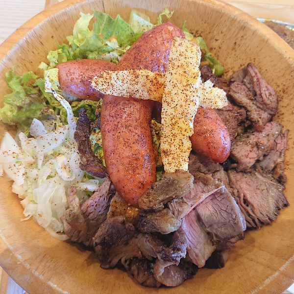 「ボルケーノモンスターパレット1680円、肉肉肉カレー380円」@Handicraft Worksの写真