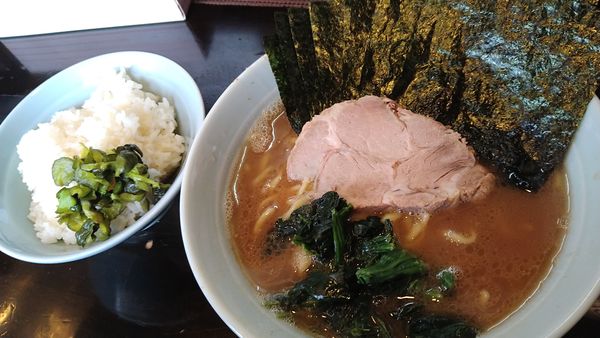 「のりましラーメン、サービスライス（中盛＋おかわり小）」@横浜ラーメン 武蔵家 三鷹店の写真