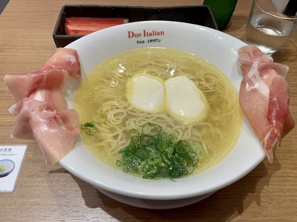 「らぁ麺生ハムフロマージュ1180円」@ドゥエ イタリアン 市ヶ谷本店の写真