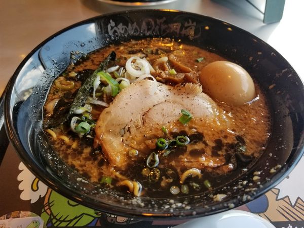 「嵐げんこつらあめんBLACK＋ぶためしセット」@らあめん花月嵐 西原町店の写真