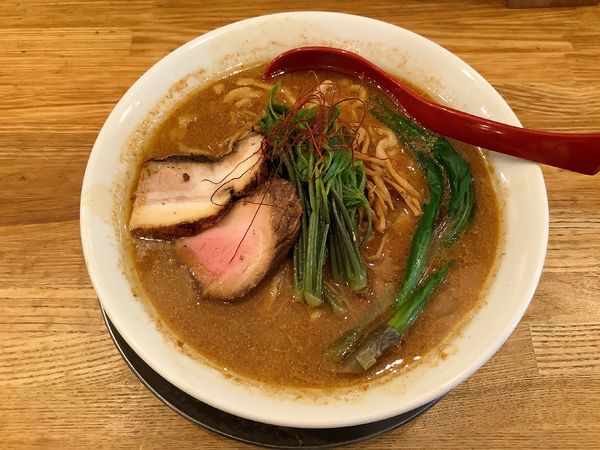 「【本日の限定】江戸甘味噌の山菜そば」@麺や 七彩 八丁堀店の写真