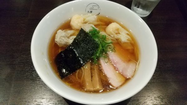 「特製ワンタン麺ハーフ黒だし1000円」@八雲の写真