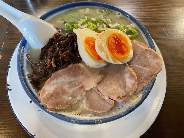 「ラーメン　卵トッピング」@博多ラーメン しばらく 日本橋店の写真