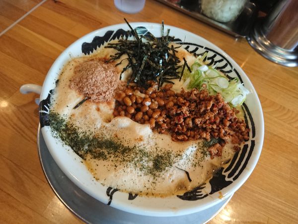 「限定 禁断の納豆そば 830円、追い飯(梅味) 100円」@麺屋 らいぞうの写真