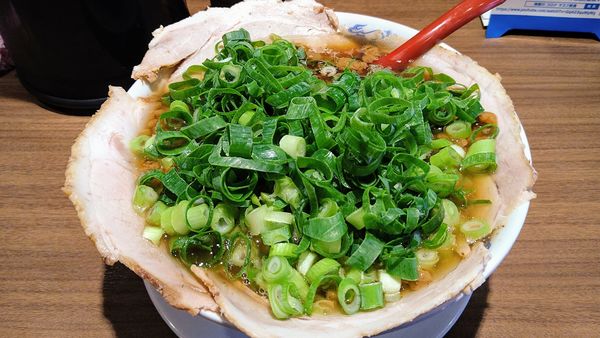 「チャーシュー麺(背脂増し)＋ネギ増し」@麺や 太華 横浜橋店の写真