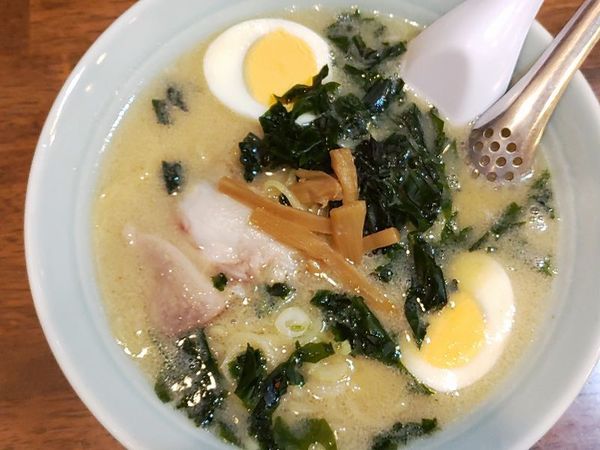 「みそらーめん+わかめ+玉子」@らーめん 八坪屋の写真