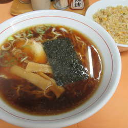 セットⅡ（中華そば＋半チャーハン）（850円）