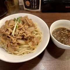 魁 肉盛りつけ麺 六代目けいすけの画像