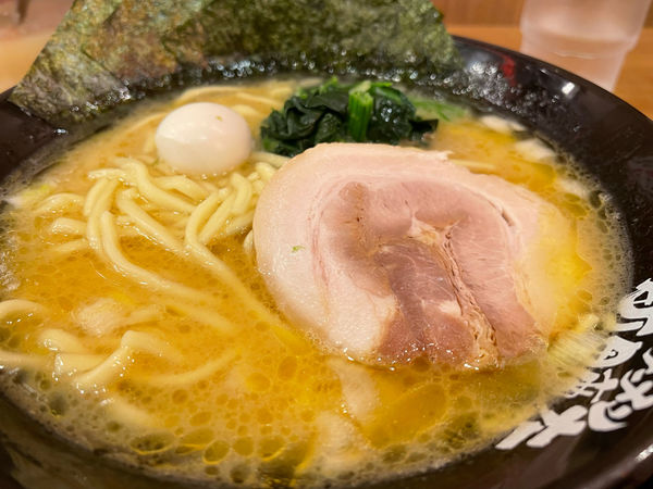 「ラーメン＋唐揚げ」@町田商店 由比ヶ浜店の写真