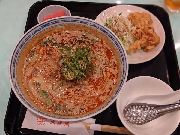 「ラーメンサーキット参画大成閣特製担々麺と唐揚げ2個」@中国料理 大成閣の写真
