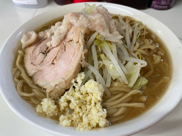 「ラーメン　大盛　ヤサイ少なめ　ニンニクアブラマシ」@3代目ラーメンぶたまるの写真