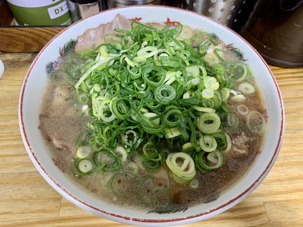 「特製ラーメン＋九条ネギ増し」@本家 第一旭 新宿店の写真