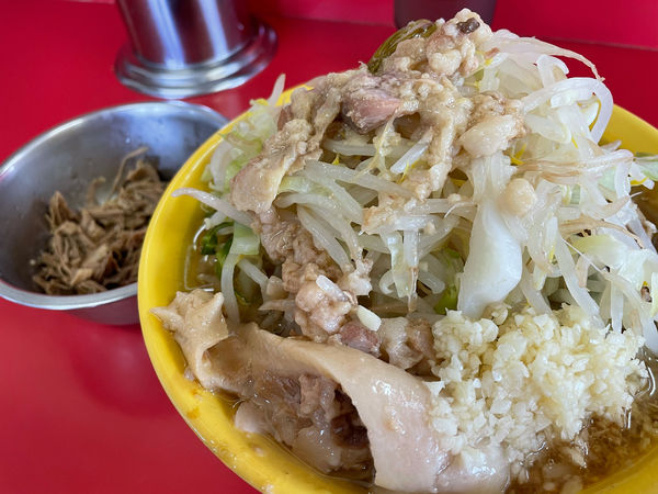 「小ラーメン麺少なめほぐし豚ヤサイニンニクアブラ」@ラーメン二郎 茨城守谷店の写真