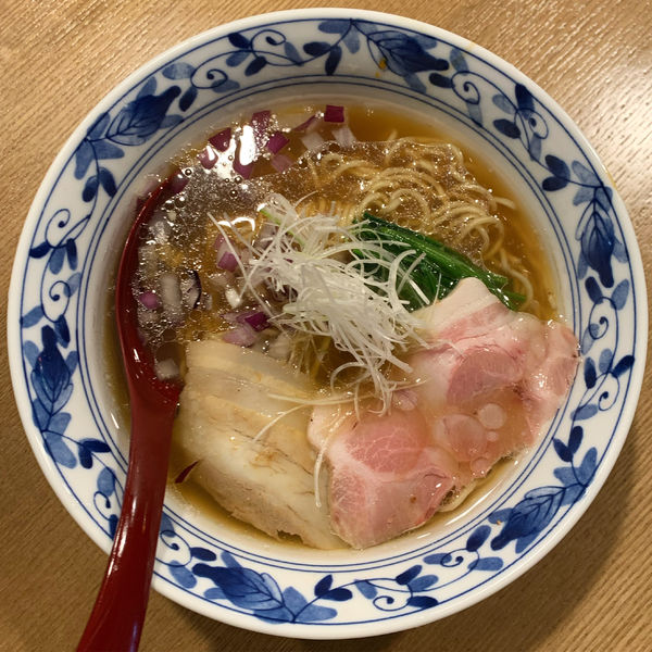 「醤油らぁ麺」@魚炉魚炉 総本店の写真