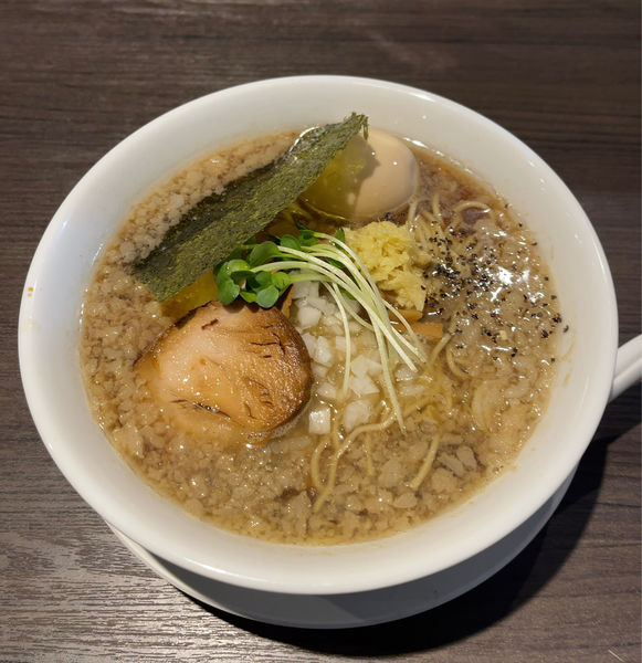 「味玉入り背脂煮干しょうが中華そば（1000円）」@かみなり中華そば店の写真