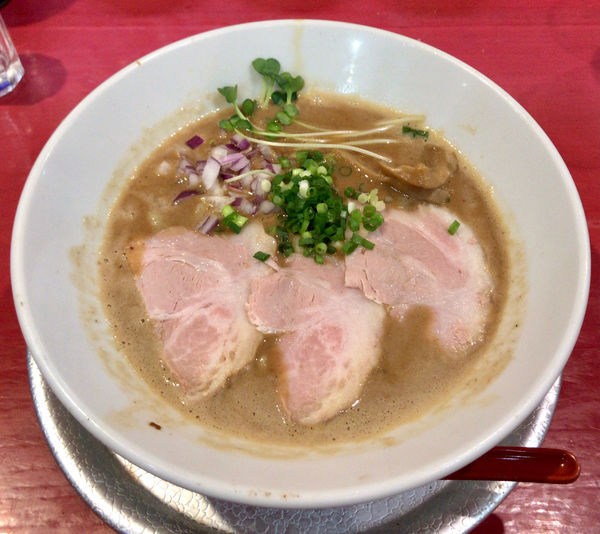 「豚骨ラーメン太麺（830円）」@拉麺 日本一の写真