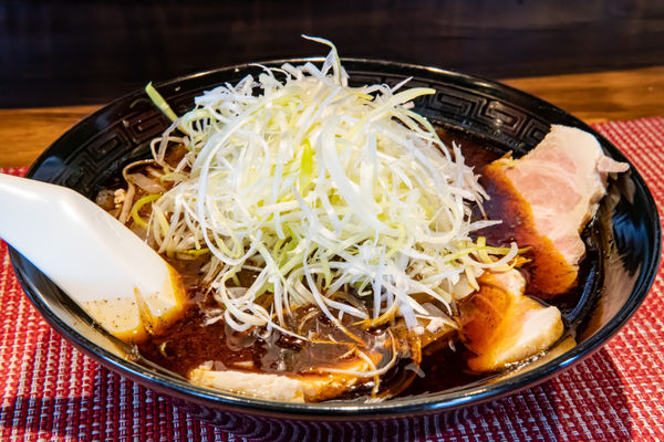 「黒勝浦タンタンメン チャーシュートッピング」@麺屋MASTER PIECE 勝浦本店の写真