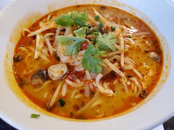 「トムヤムクンラーメン・大辛」@アジアン厨房 菜宴の写真