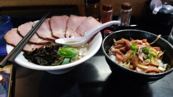 「濃厚煮干しチャーシューそば+肉飯」@麺処 晴の写真