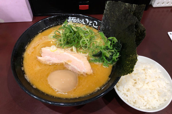 「味玉ラーメン(並)840円+ライス70円」@麺処 いとこの写真