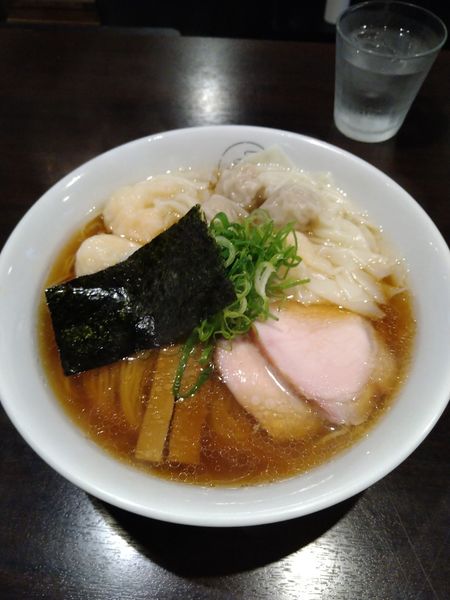 「特製ワンタン麺黒だし（大盛り）」@八雲の写真