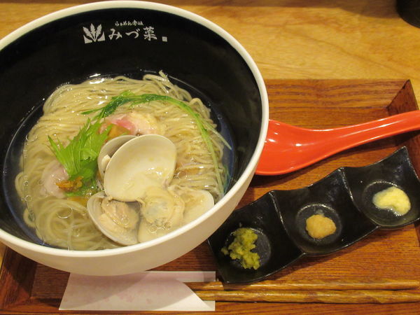 「塩らぁめん（880円）」@らぁめん 赤坂 みづ菜の写真