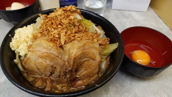 「まぜそば（麺少な目・ニンニクヤサイガリマヨ）+豚ちょい増し」@豚仙人 吉野町本店の写真