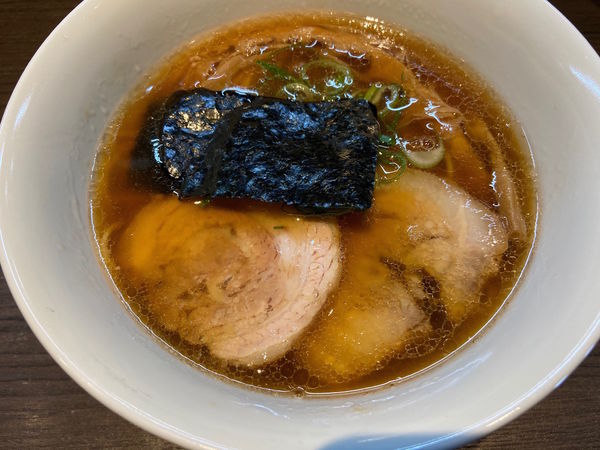 「醤油らぁ麺：900円」@支那そばや 本店の写真