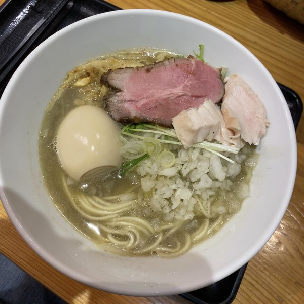 「【限定】塩煮干しそば 900円+味玉」@つけめん・らーめん・煮干そば 金狼の写真