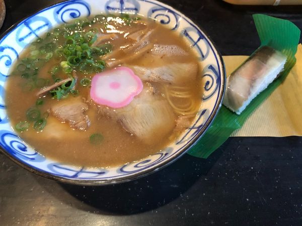 「豚骨醤油ラーメン」@中華そば 丸田屋 岩出店の写真