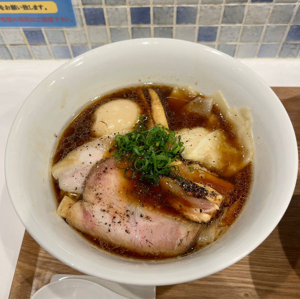 「特製牡蠣醤油ラーメン（1100円）」@中華そば食堂 IKR51の写真