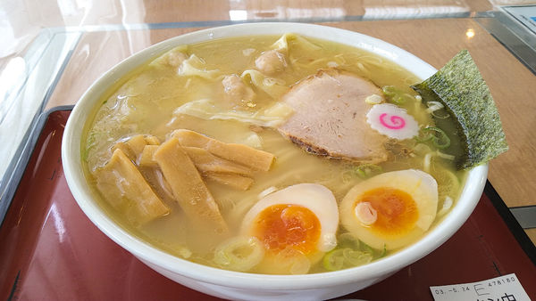 「塩ワンタン麺+大盛り+味玉」@武蔵村山大勝軒の写真