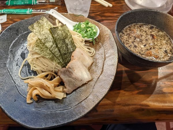 「もつつけ麺小850円200㌘」@龍の家 新宿小滝橋通り店の写真