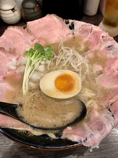 「魚豚骨ラーメン＋半焼き飯、チャーシュー増し」@魚と豚と黒三兵 御徒町店の写真
