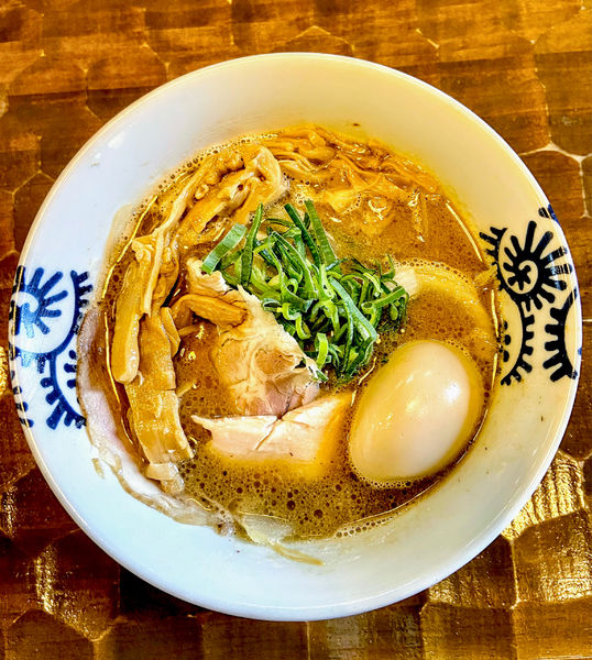 「濃い中華そば + 味玉」@特級中華蕎麦 洋介の写真