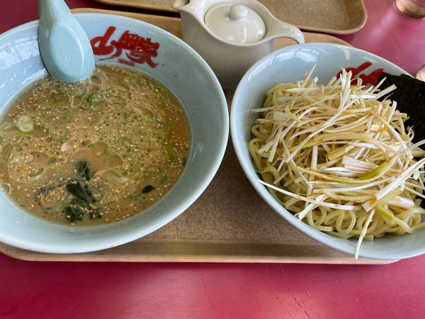 「つけ麺醤油&ネギトッピング」@ラーメン山岡家 小山田間店の写真