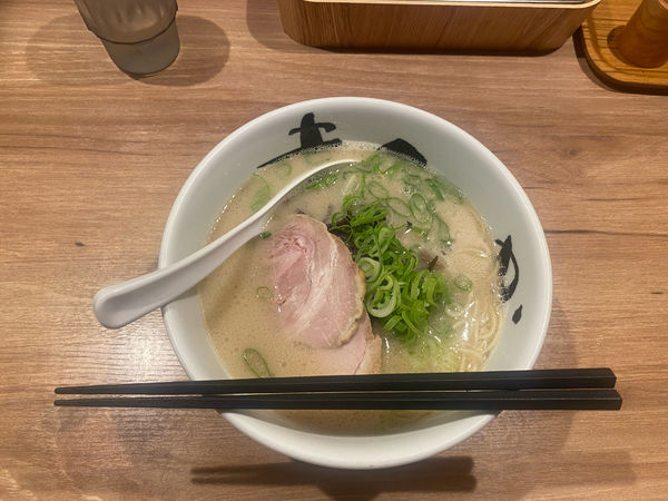 「純とん」@博多純系豚骨らーめん まんかい 福岡空港店の写真