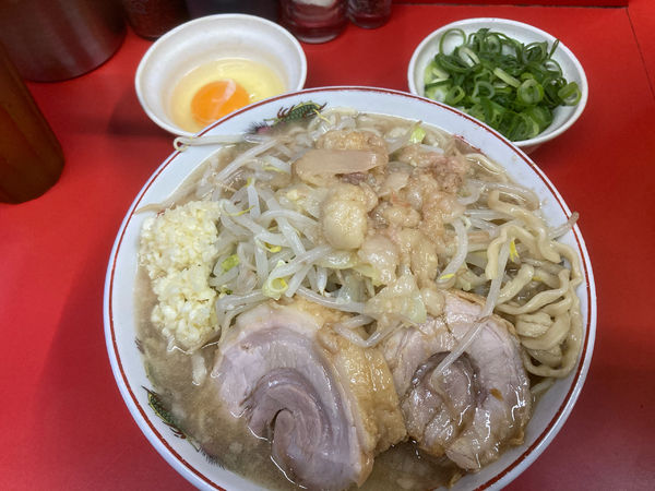 「ラーメン並¥780+生たまご¥60+九条ねぎ¥60」@ラーメン二郎 京都店の写真
