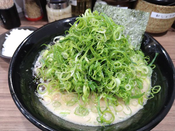 「こってり九条ねぎラーメン￥900＋九条ねぎ特盛￥150」@特製ラーメンはせがわの写真