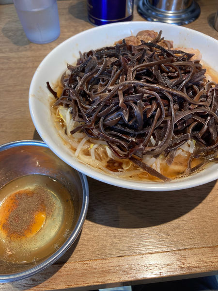 「えびラーメン少なめ　キクラゲ　生卵　1100円」@MEN YARD FIGHTの写真