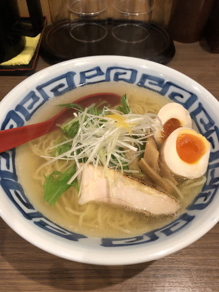 「あっさり鶏塩味玉らぁめん800円」@麺屋 ゆうすけの写真