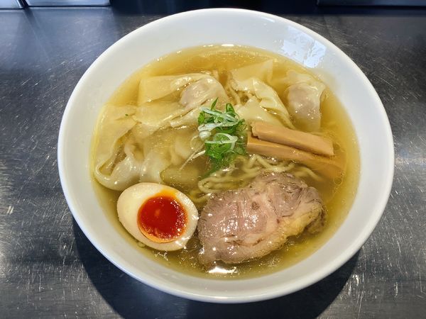 「塩ワンタンめん」@自家製麺 らあめん吟の写真