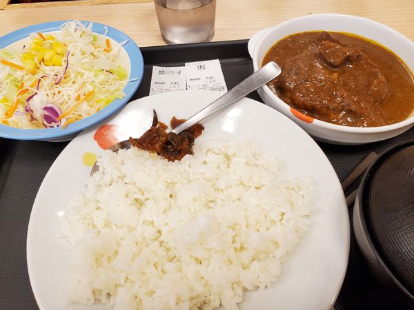 「創業ハンバーグカレー並＋生野菜」@松屋 勝どき店の写真