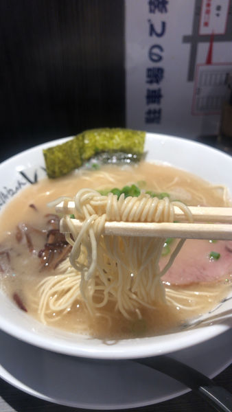 「らーめん（バリカタ）＋替玉」@博多長浜らーめん いっき 戸塚安行店の写真