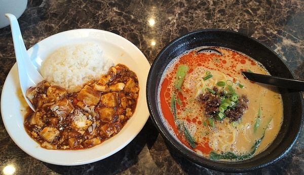 「担々麺＋麻婆飯 900円」@鮮楽園 緑区店の写真