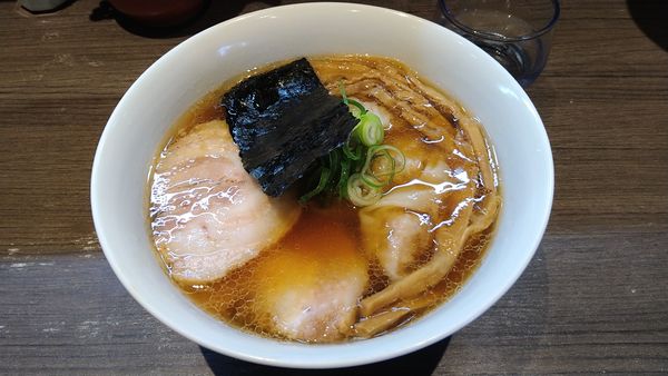 「醤油ワンタン麺¥1160-」@支那そばや 本店の写真