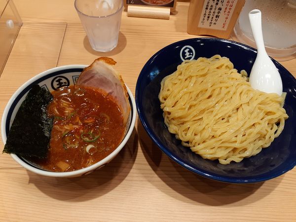 「辛いつけめん、大盛」@中華そば つけめん 玉 JR川崎タワー店の写真